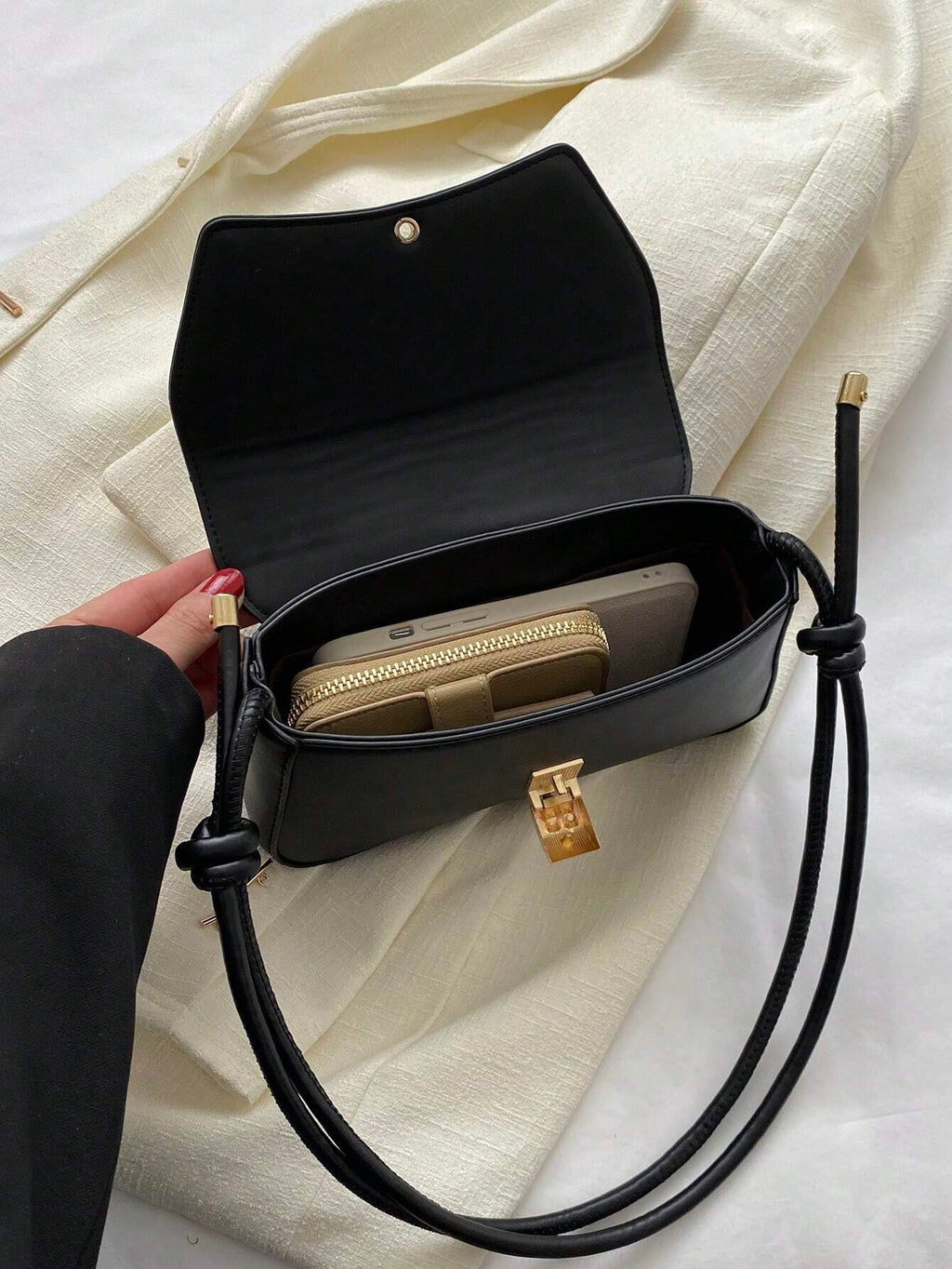 Retro Lightweight, Business Casual Black Flap Bag Vintage Knot Detail PU for Teen Girls Women College Students